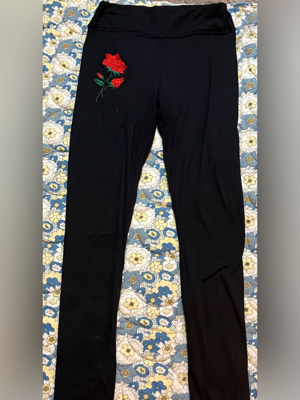 Women's L to XL black leggings with rose embroidery - Brand Not Specified